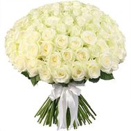 Гарний букет з білих троянд