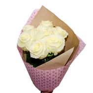 Невеликий букет з білих троянд