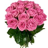 Рожеві троянди в букеті