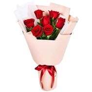 Букет квітів із 7 червоних троянд