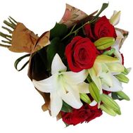 Букет із 7 троянд і 2 лілій