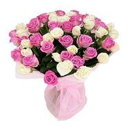 Букет із 55 різнокольорових троянд