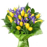 Букет квітів із 19 тюльпанів і 10 ірисів