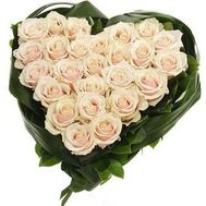 25 кремових троянд