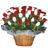 Кошик з 45 троянд
