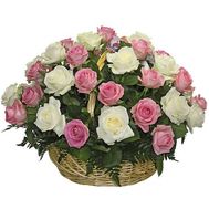 Кошик з 41 троянди