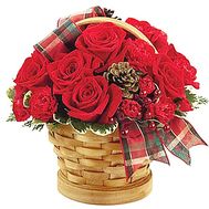 Новогодняя корзина цветов