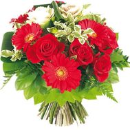 Букет квітів із 10 троянд і 3 гербер