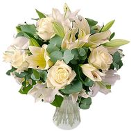 Букет квітів із 5 троянд і 4 лілії