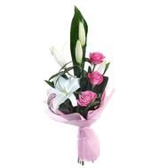 Букет квітів із 4 троянд і 1 лілії