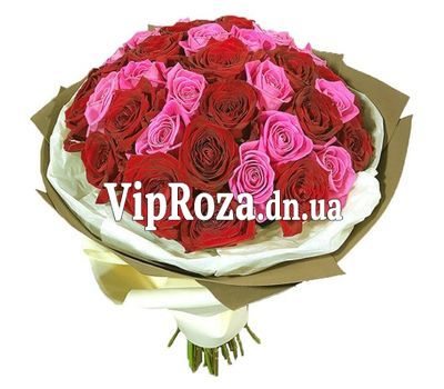 35 червоних і рожевих троянд в букеті