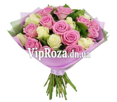 Ніжний букет з білих і рожевих троянд