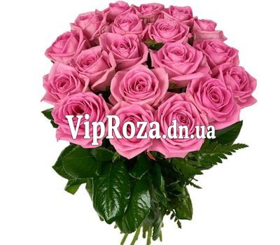 Рожеві троянди в букеті