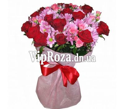 Букет із 20 троянд і 5 хризантем