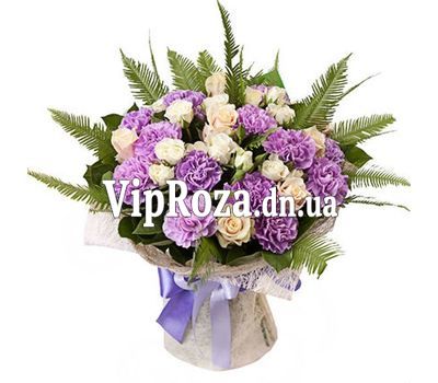 Букет із гвоздик і троянд