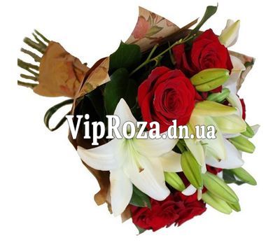Букет із 7 троянд і 2 лілій