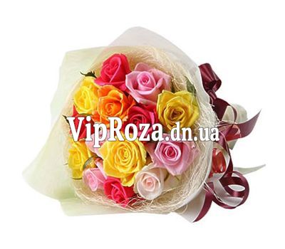 Букет із 15 різнокольорових троянд