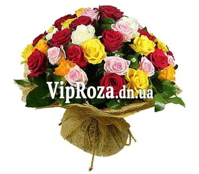 Букет із 55 різнокольорових троянд