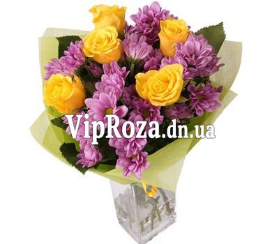 Букет із 5 жовтих троянд і 4 хризантем