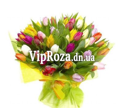 Букет із 75 різнокольорових тюльпанів