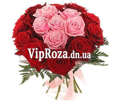 Букет квітів із червоних і рожевих троянд