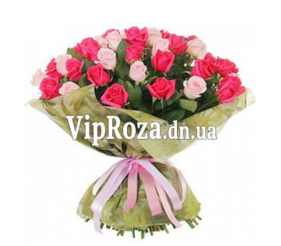 Букет із 31 різнобарвною троянди