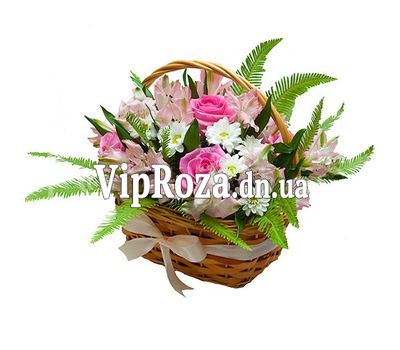 Кошик з 5 троянд, 4 альстромерій і 2 хризантем