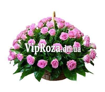 Кошик з 75 рожевих троянд