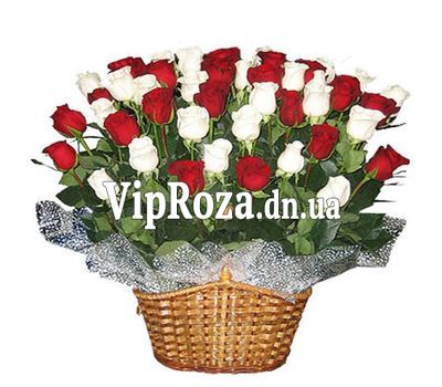 Кошик з 45 троянд