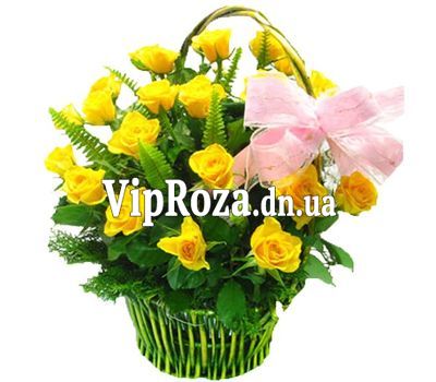 Кошик з 23 жовтих троянд