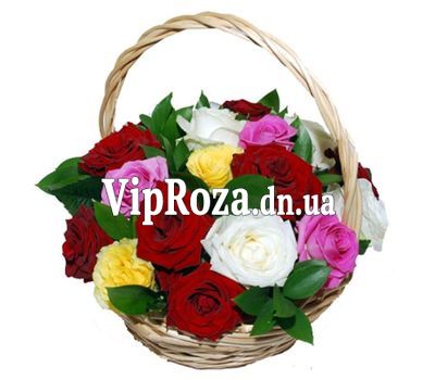 Кошик з 17 троянд