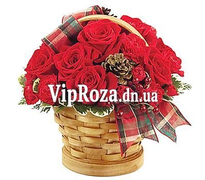 Новогодняя корзина цветов