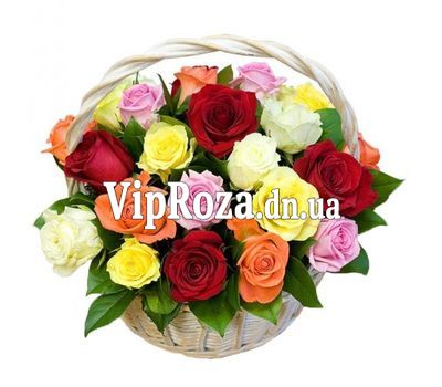 Кошик з 25 троянд